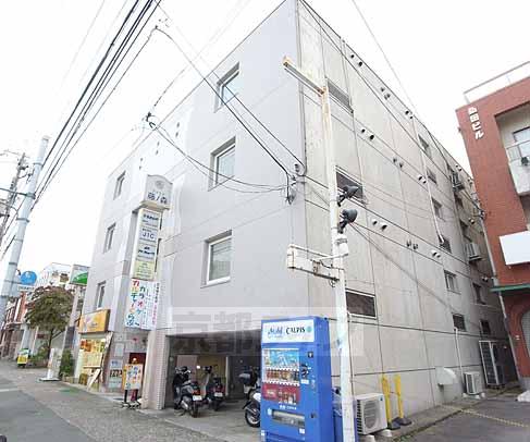 Building appearance. Property along Division Road!