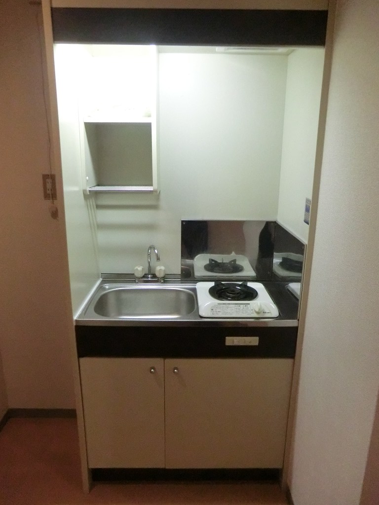 Kitchen. Gas stove 1-neck Installed ◎