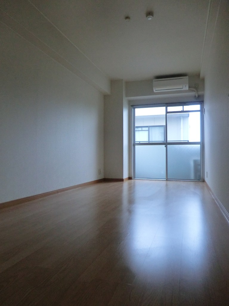 Living and room. Air-conditioned 1 groups