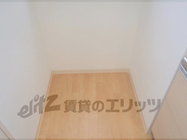 Other room space. Refrigerator yard