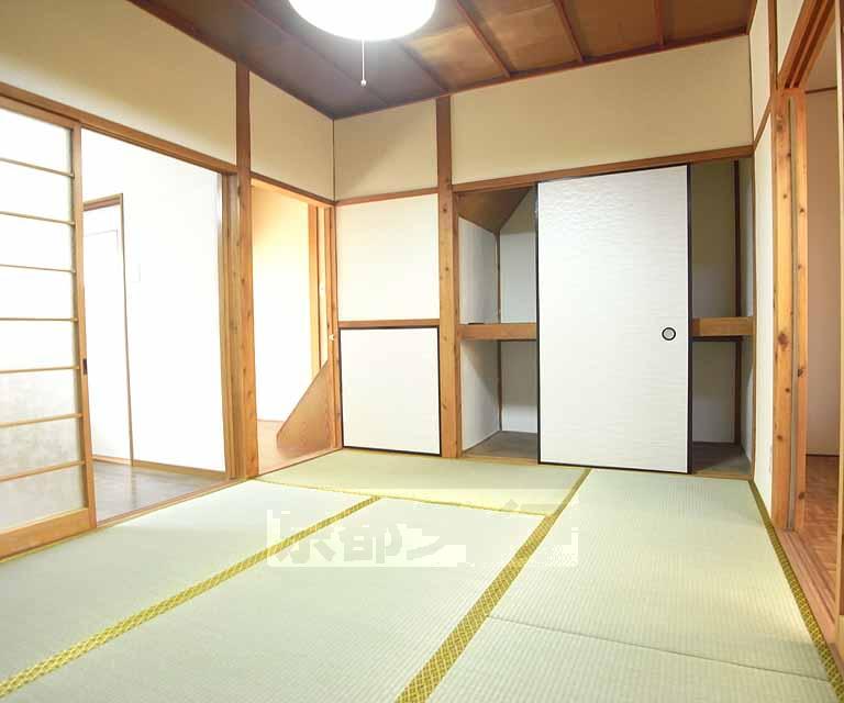 Living and room. It is the first floor of the room.