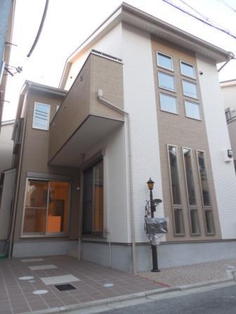 Local appearance photo. Accents of rhythmic window, It is very cute one House.