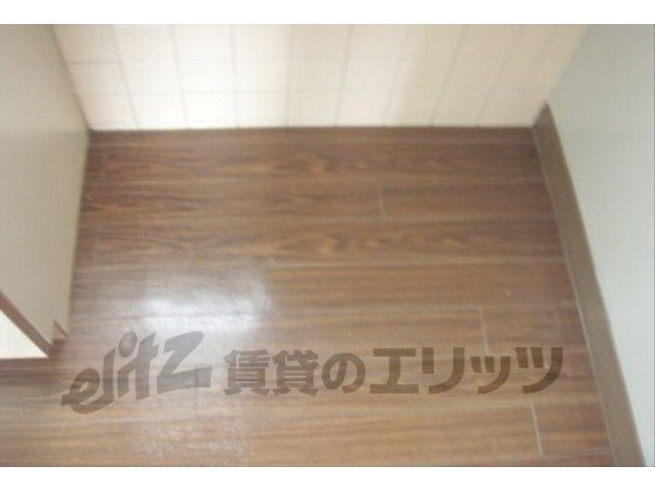 Other room space. Refrigerator yard