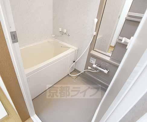 Bath. Beautiful bath.