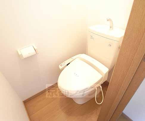 Toilet. Bidet with toilet ・