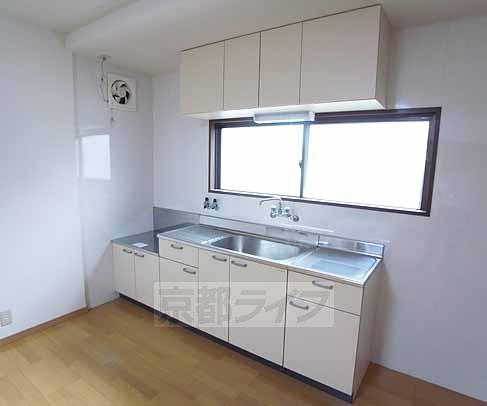 Kitchen. Large easy-to-use kitchen ・