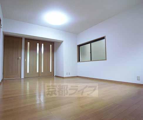 Living and room. Very wide ~ Ides ・