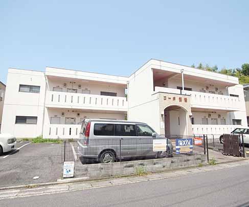 Building appearance. White is characteristic ・