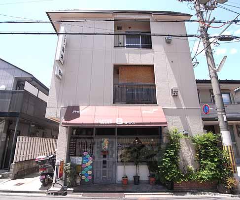 Building appearance. The first floor is a cafe