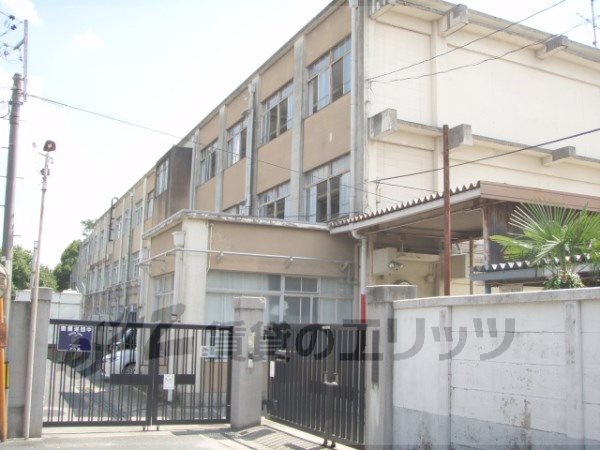 Primary school. Akiraoya up to elementary school (elementary school) 610m