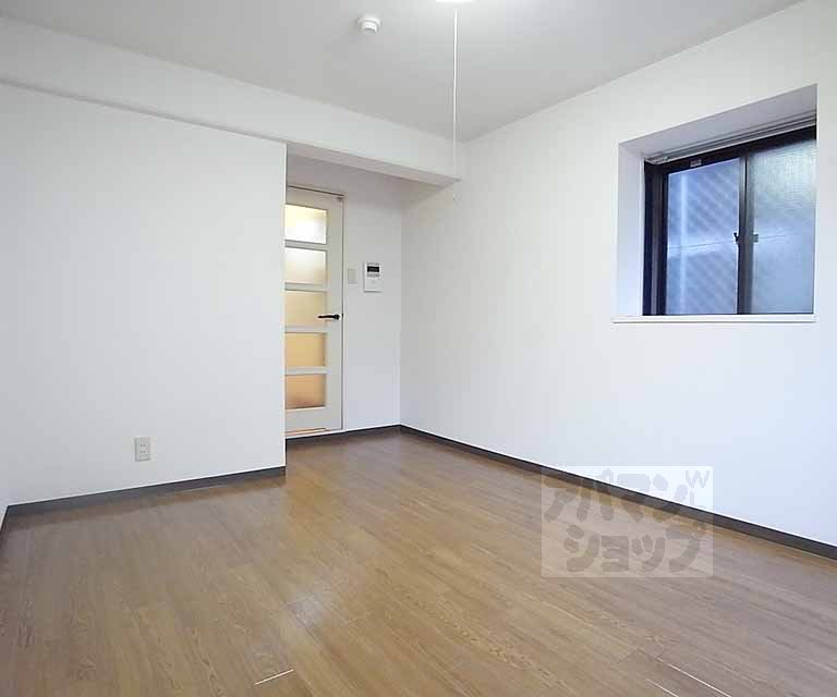 Living and room. Ventilation is good because there windows two sides.