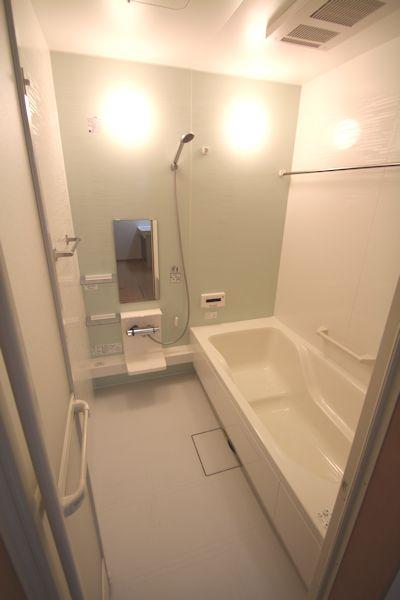 Bathroom. Bathroom to heal fatigue of the day (October 2013) Shooting