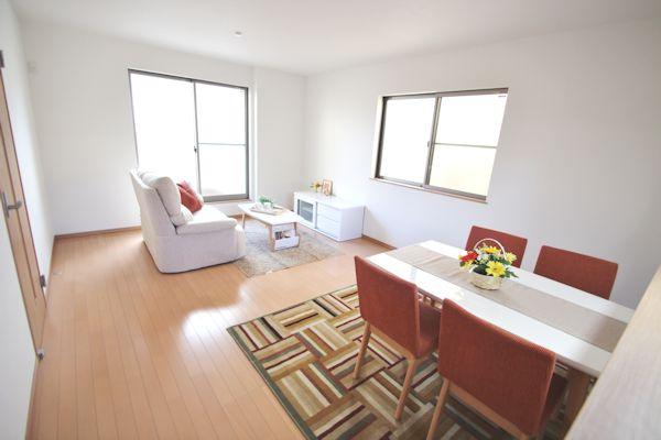 Living. Living (November 2013) Shooting