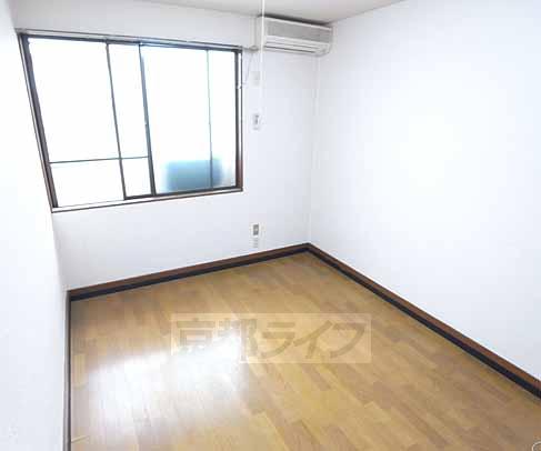 Living and room. There is a case that Western-style Japanese-style is different depending on the room (on-site confirmation)