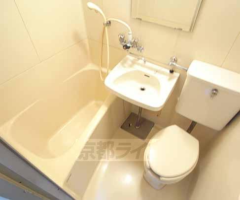 Bath. Cleaning Ease unit bus