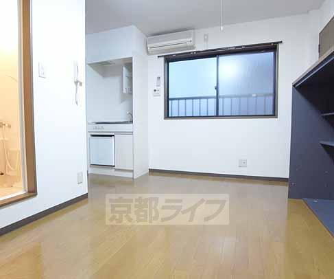 Living and room. This studio was packed tightly!