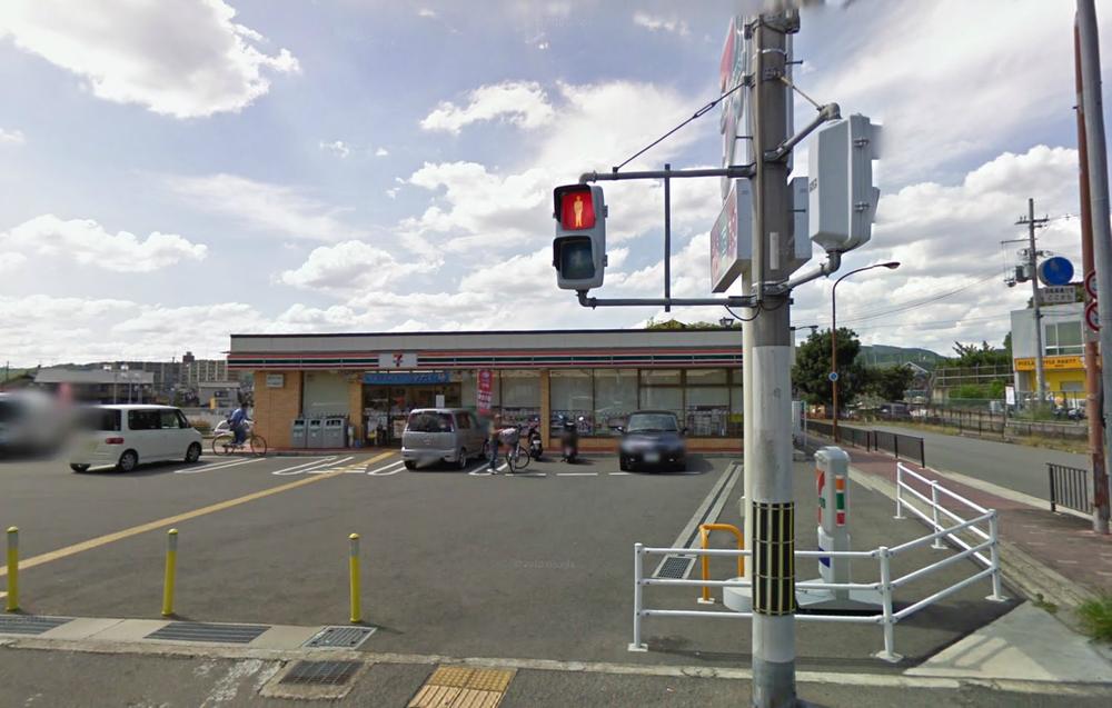 Convenience store. 800m to Seven-Eleven