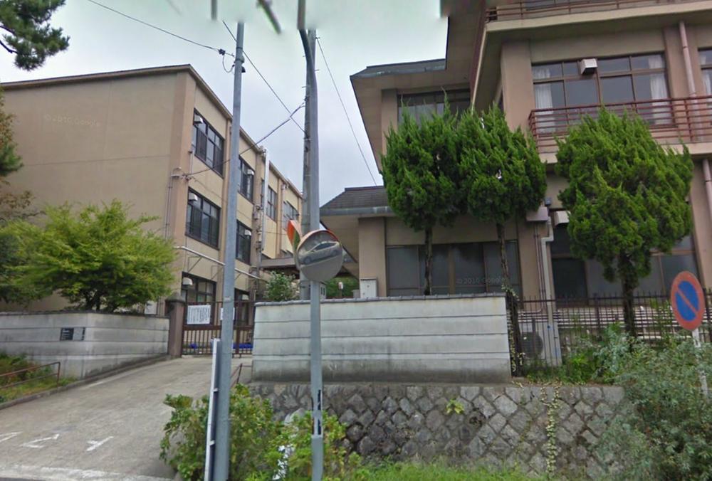 Primary school. Daigo to elementary school 570m