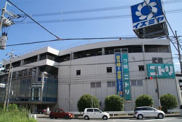 Supermarket. Izumiya Rokujizo 1252m to shop