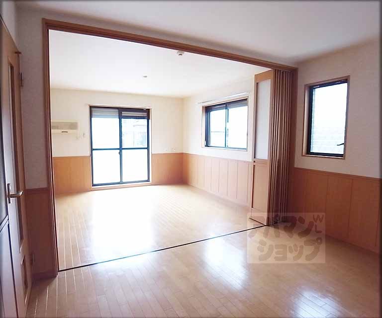 Living and room. Usability good spacious living!