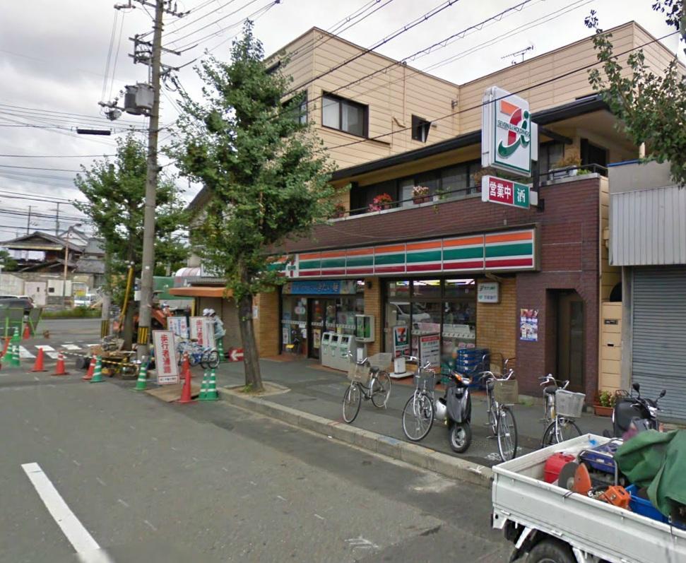 Convenience store. 591m to Seven-Eleven