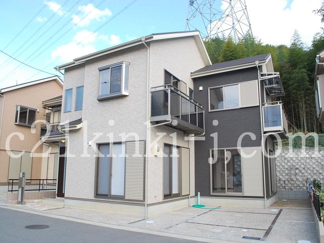 Same specifications photos (appearance). Same specifications photos (appearance) parking two possible first floor second floor shutters with shutter