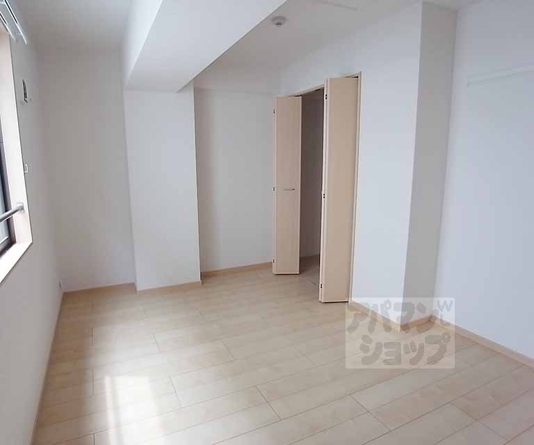 Living and room. Living is next to Western-style.