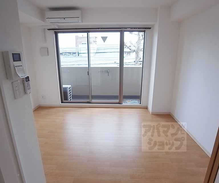 Living and room. Facing south in sunny!