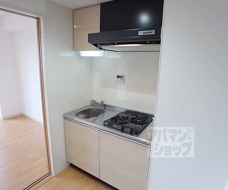 Kitchen. 2-neck with gas stove!