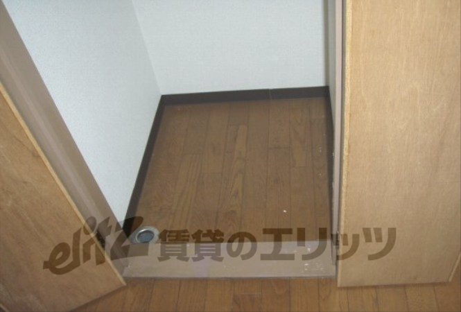 Other room space. Refrigerator yard