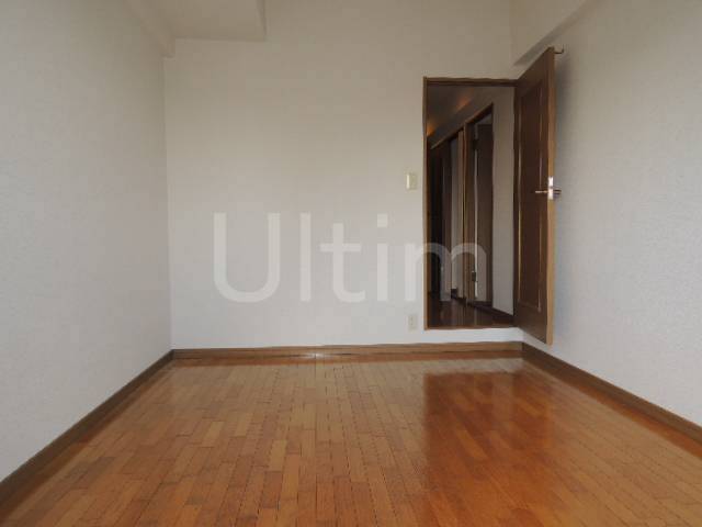 Living and room. All flooring