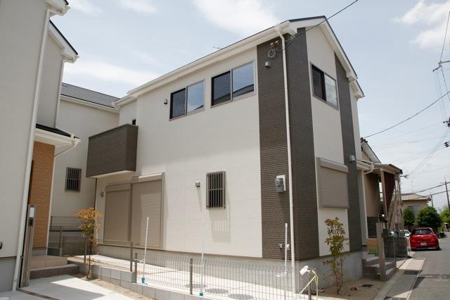 Same specifications photos (appearance). Same specifications photos (appearance) with solar panels