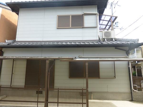 Local appearance photo. Passenger car two available parking car space!  I know with carport ~