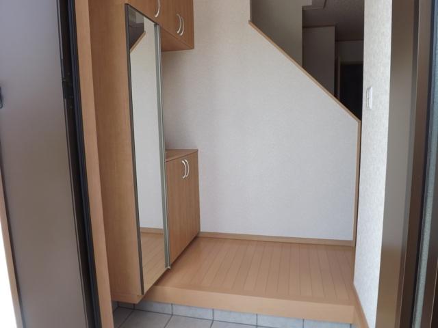 Entrance. Same specifications photo (entrance introspection)