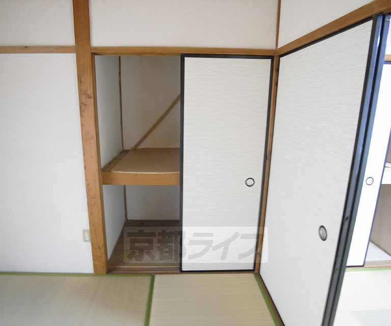 Receipt. Is a Japanese-style room of storage.