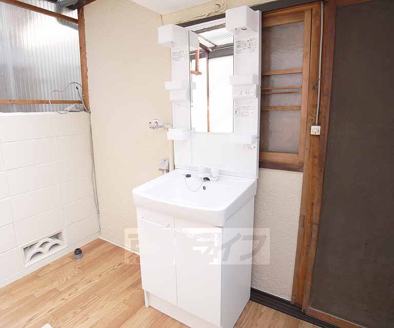 Washroom. Independence is a wash basin.