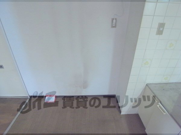 Other room space. Refrigerator yard