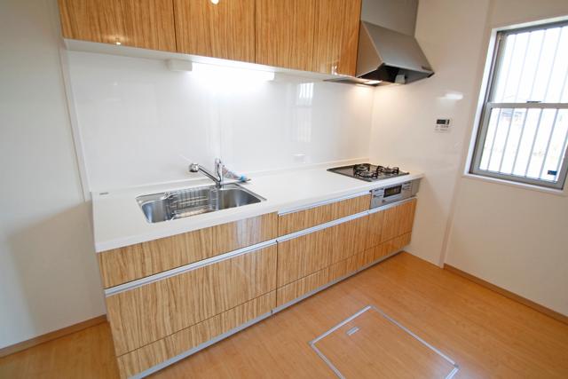 Kitchen. With built-in water purifier faucet