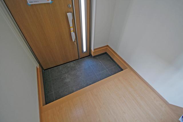 Entrance. Tiled refreshing entrance of