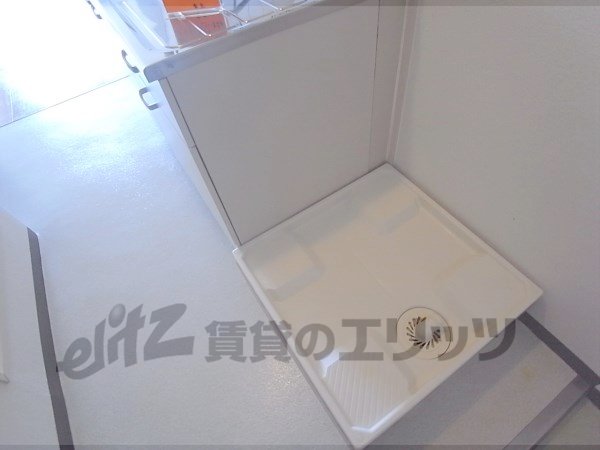 Other room space. Refrigerator yard