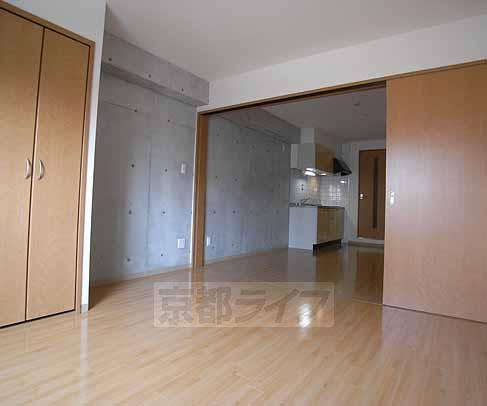 Living and room. Western and living is.