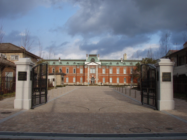 University ・ Junior college. Seibojogakuintankidaigaku (University ・ 940m up to junior college)