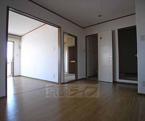 Living and room. From the living room is the room.