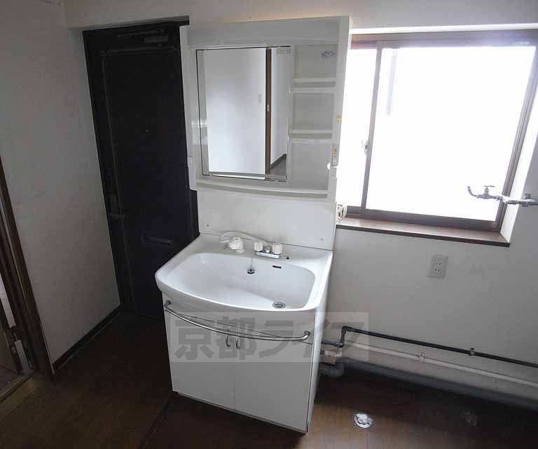 Other Equipment. I am happy point also independent washstand