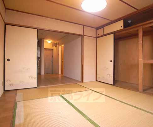 Living and room. It is also can likely be used by connecting the room.