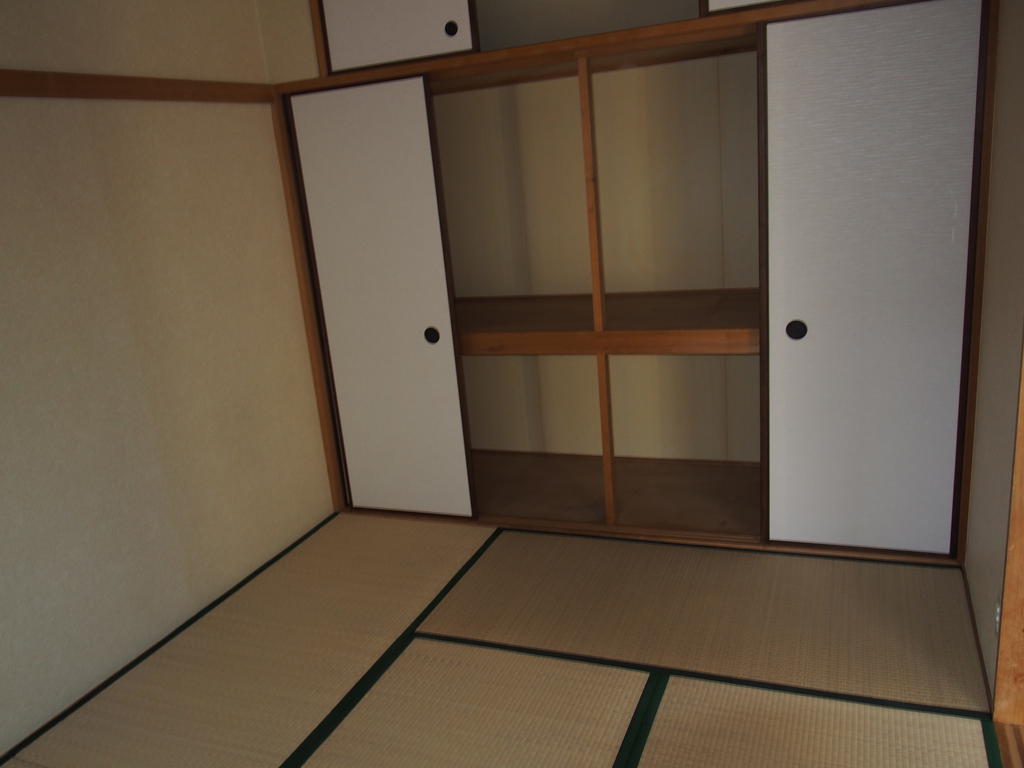 Receipt. Large storage with upper closet