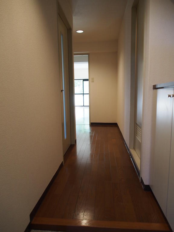 Other room space. Corridor