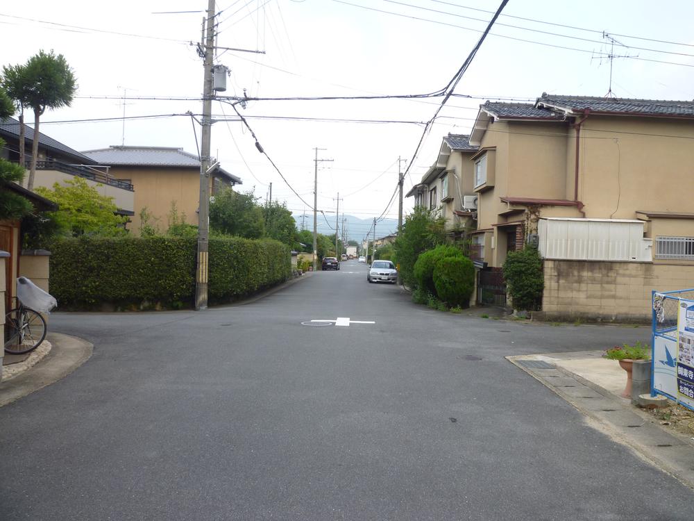 Local photos, including front road. Frontal road