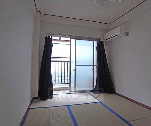 Living and room. Is a Japanese-style room.