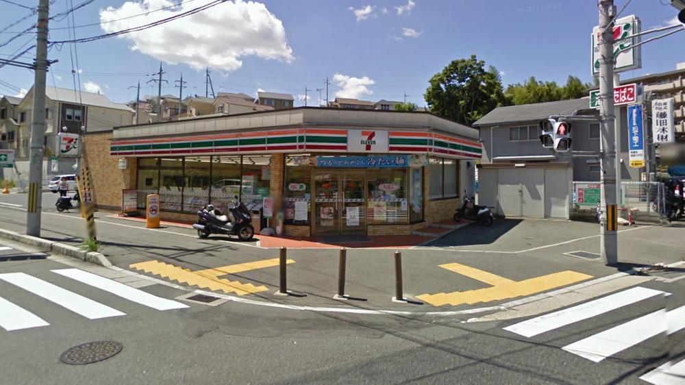 Convenience store. 385m to Seven-Eleven